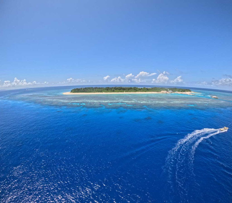 Minna Island uninhabited island snorkeling real photo